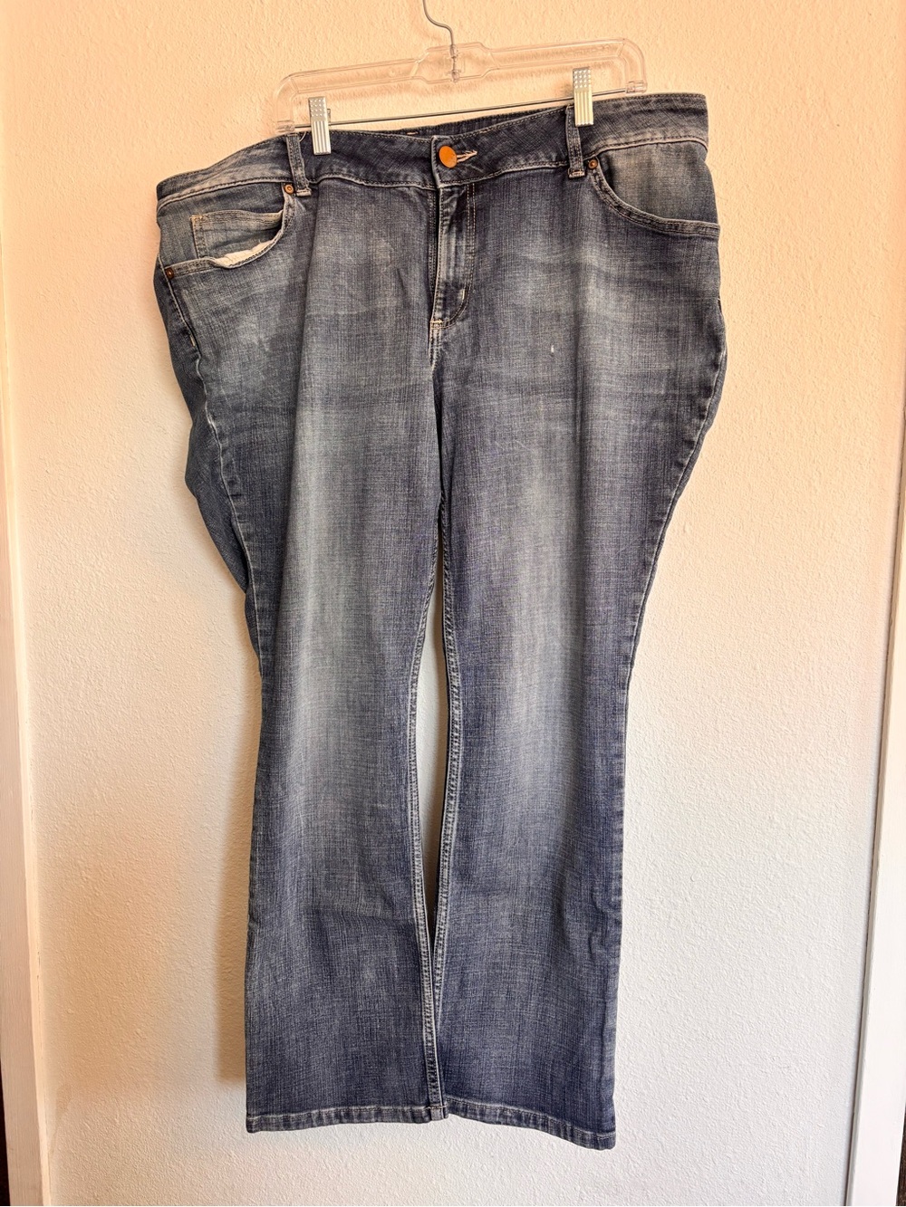 Wrangler Straight Leg Jeans Women’s Plus Size 22W x 32 Medium Wash Stretch